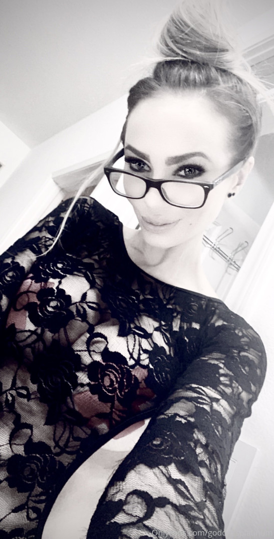 Photo by goddessplatinum published on October 14,2023 19:34:26 - BestThots