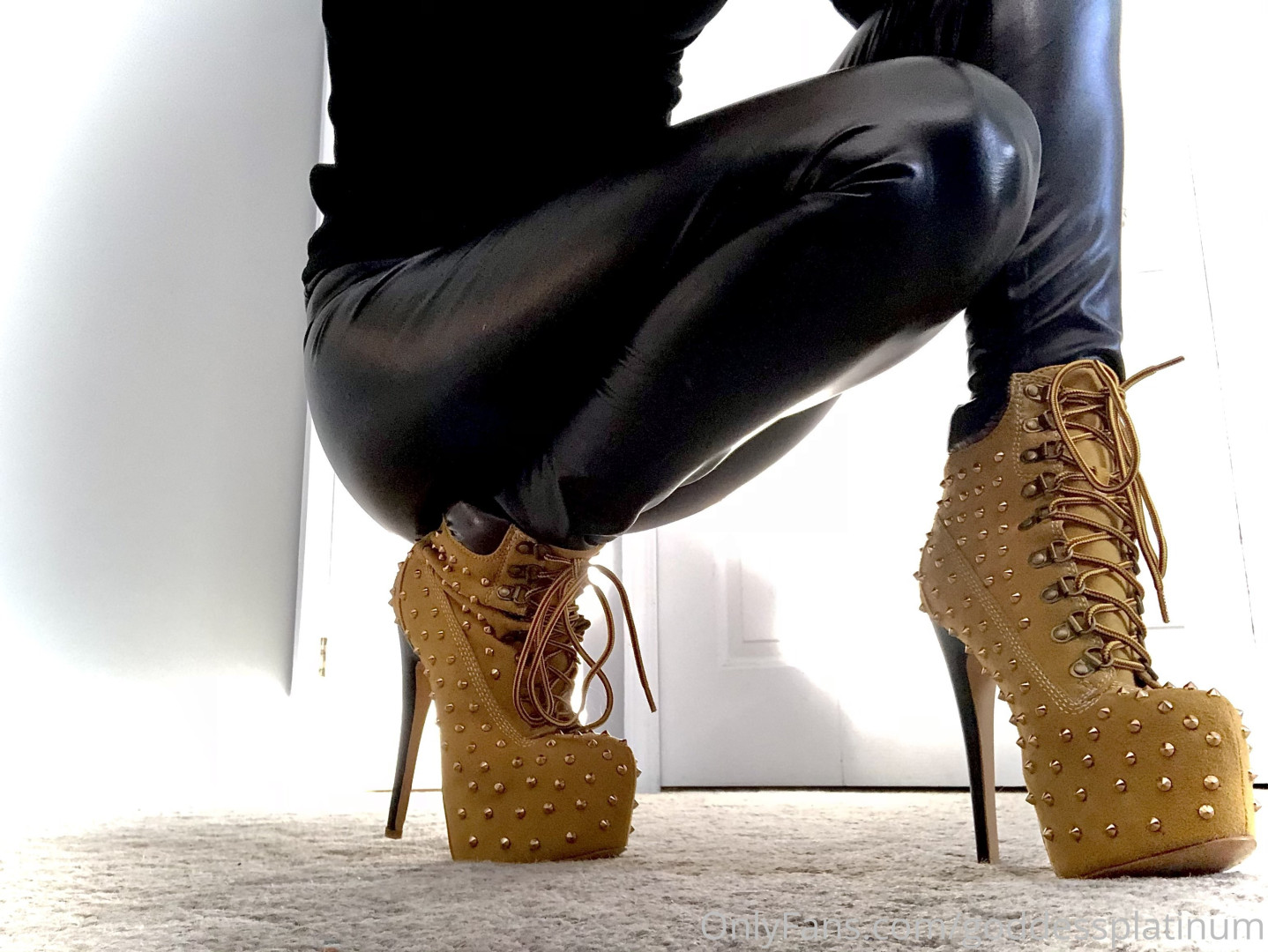 Photo by goddessplatinum published on October 14,2023 20:06:41 - BestThots