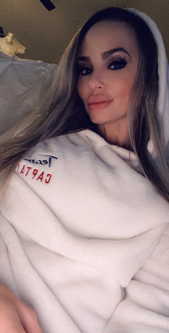 Photo by goddessplatinum published on October 15,2023 01:02:25 - BestThots
