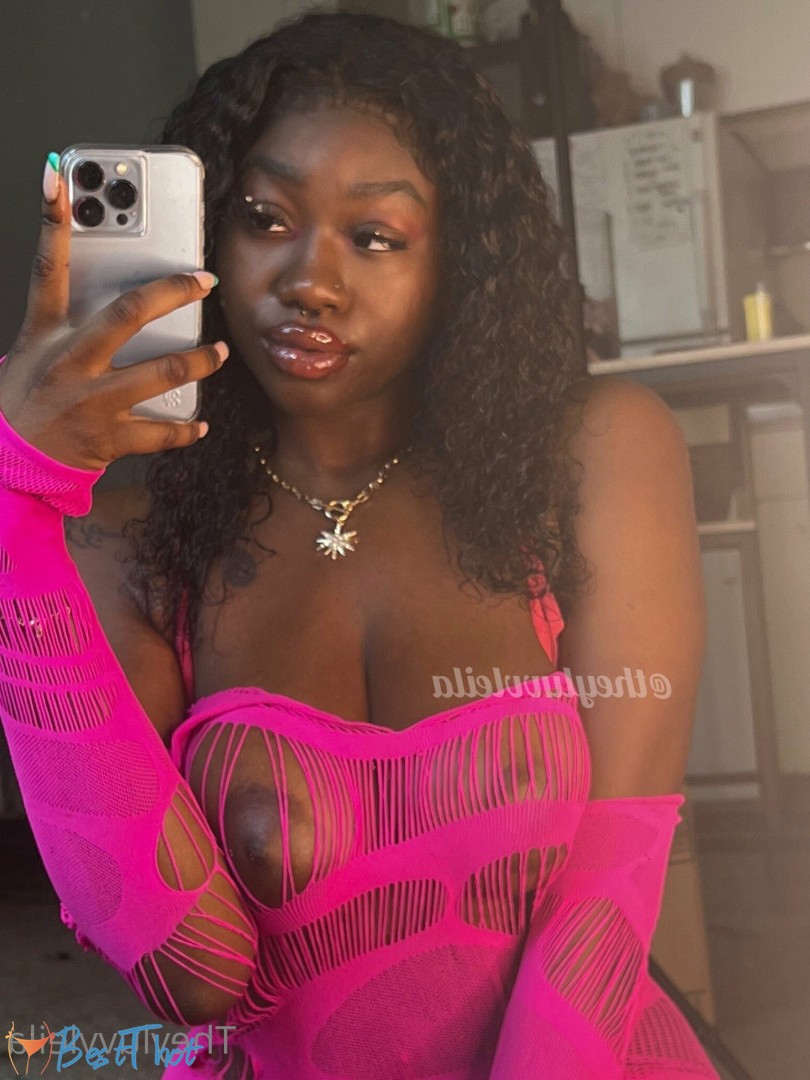 Photo by theyluvvleila published on December 12,2024 09:58:38 - BestThots