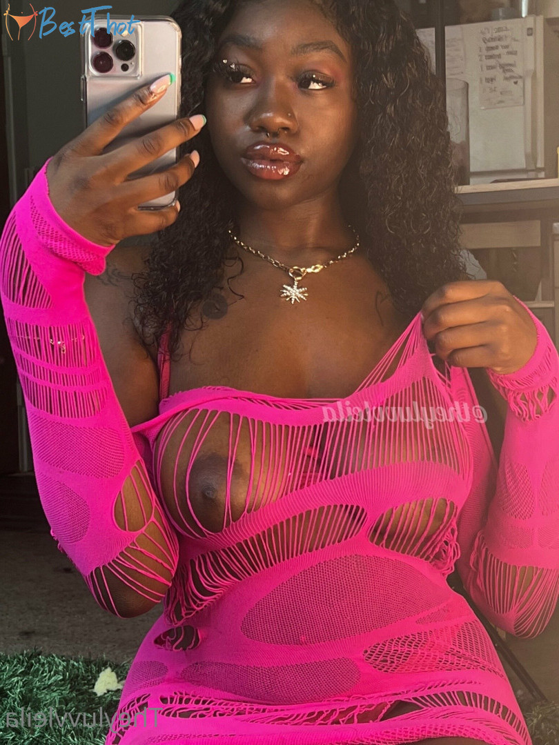 Photo by theyluvvleila published on December 12,2024 09:58:39 - BestThots