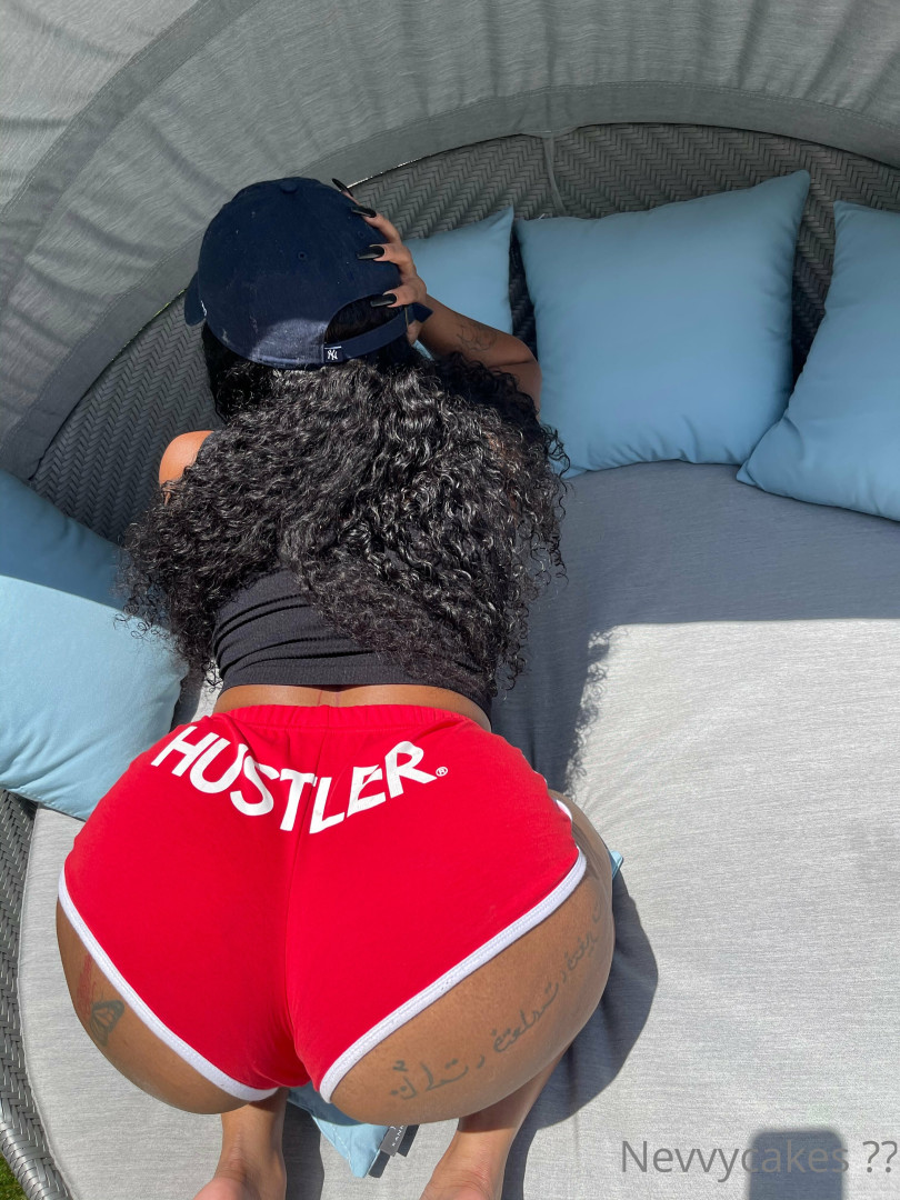 Photo by nevvycakes published on August 19,2023 06:21:32 - BestThots