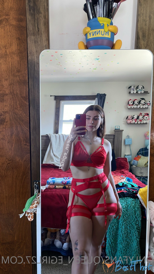 Photo by queen_egirl27 published on December 13,2024 05:03:24 - BestThots