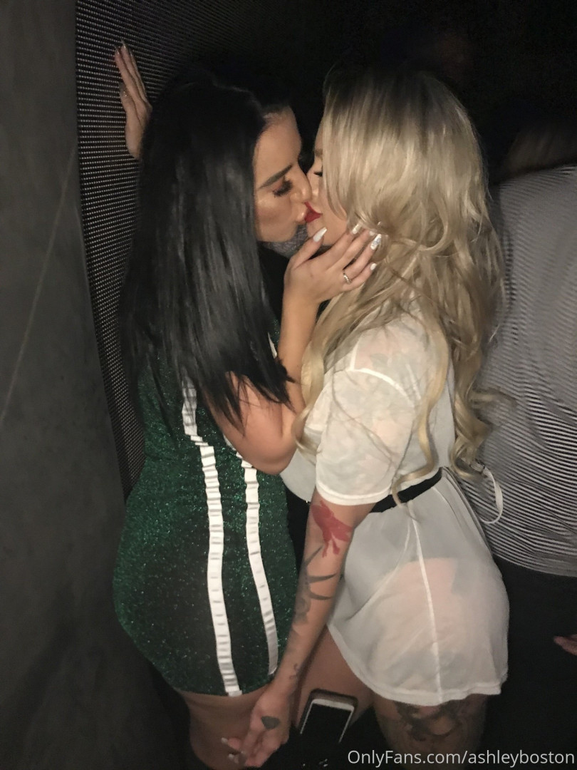Photo by ashleyboston published on November 23,2023 23:08:00 - BestThots