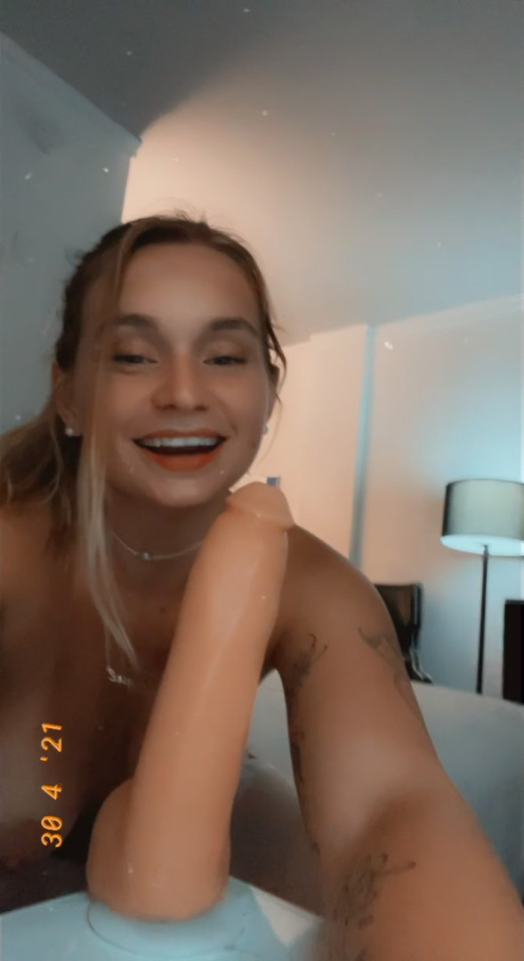 Photo by zoieburgher published on October 24,2023 21:54:15 - BestThots