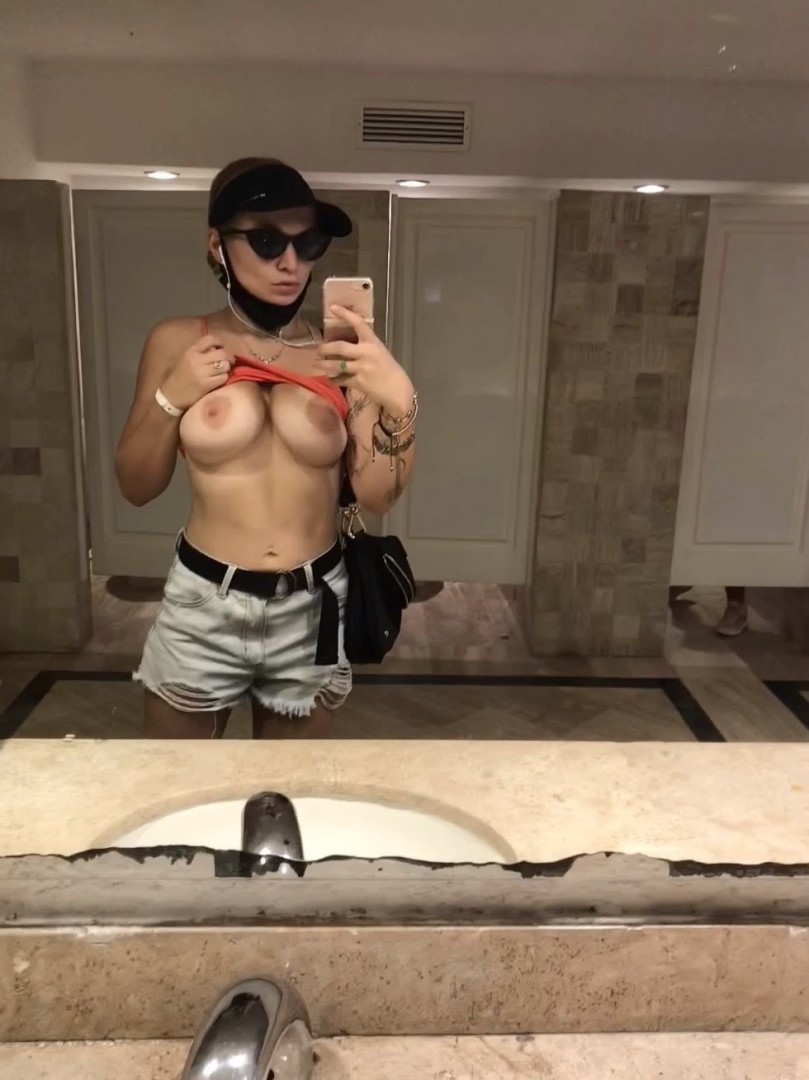 Photo by zoieburgher published on October 24,2023 21:55:22 - BestThots