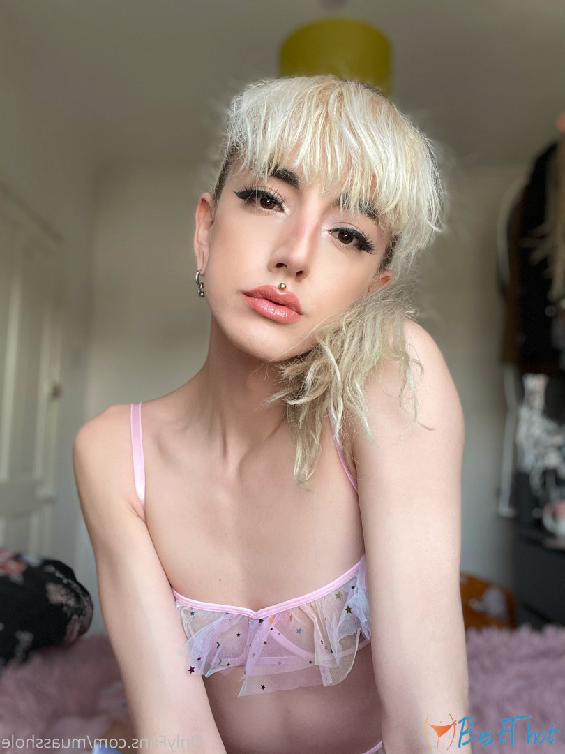 Photo by muasshole published on December 15,2024 18:06:31 - BestThots
