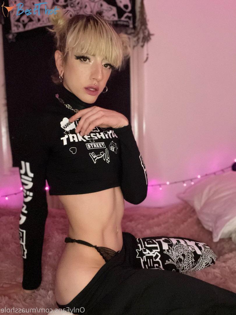 Photo by muasshole published on December 15,2024 18:06:35 - BestThots