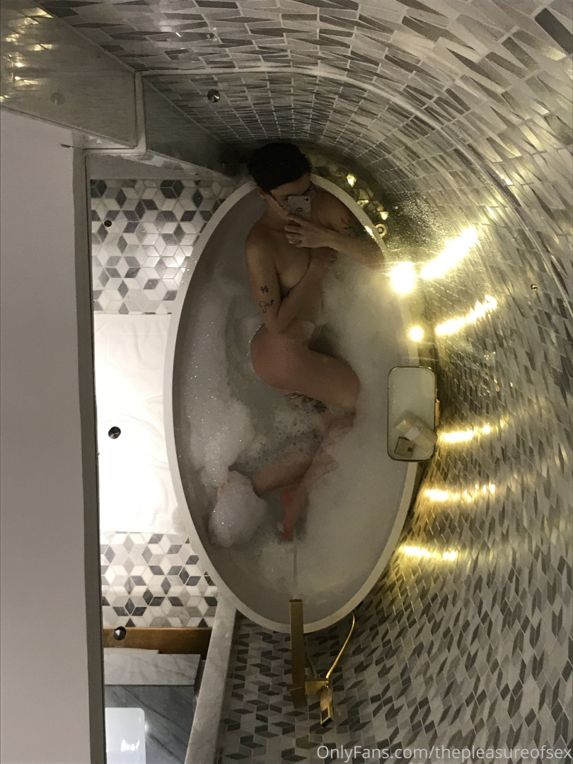 Photo by thepleasureofsex published on June 12,2023 21:02:08 - BestThots