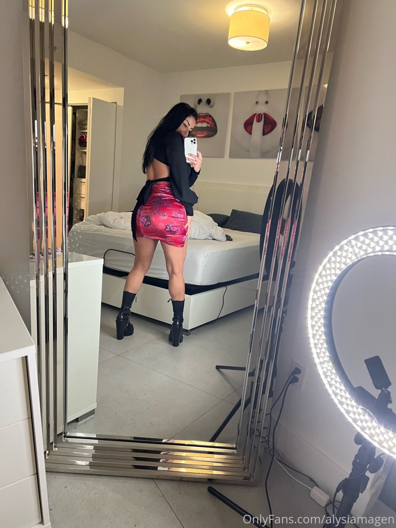 Photo by alysiamagen published on November 19,2023 21:49:21 - BestThots