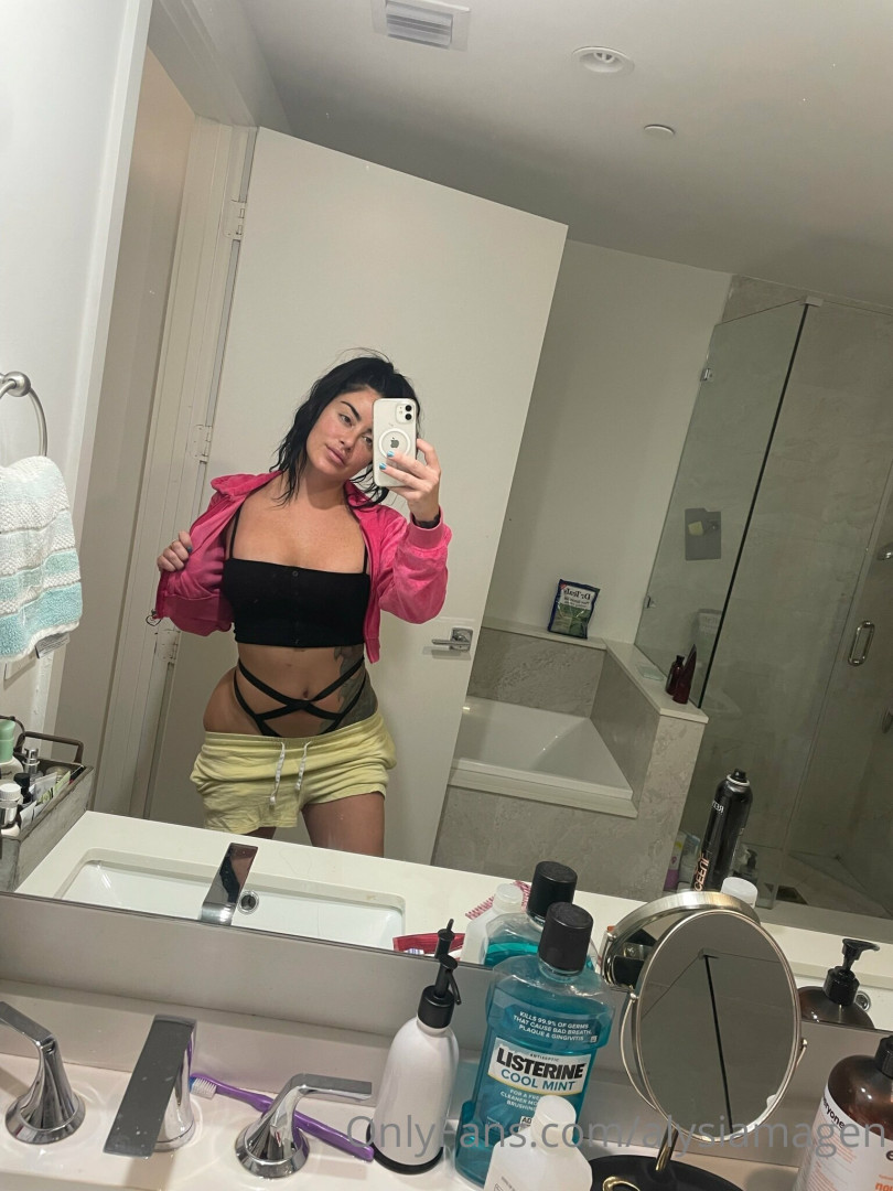 Photo by alysiamagen published on November 19,2023 21:49:23 - BestThots