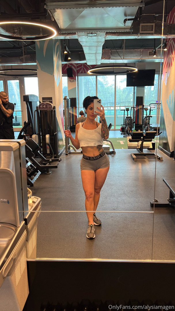 Photo by alysiamagen published on November 19,2023 21:49:30 - BestThots