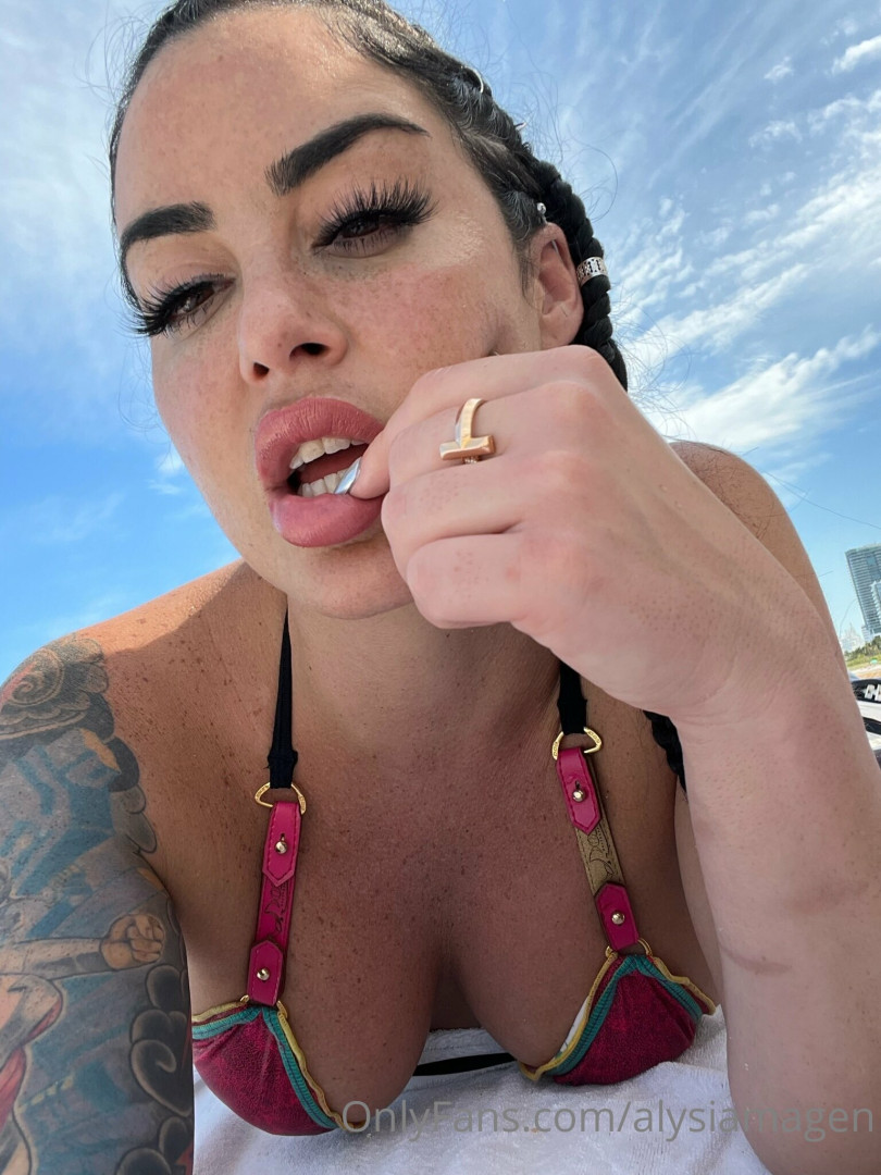 Photo by alysiamagen published on November 19,2023 21:49:40 - BestThots