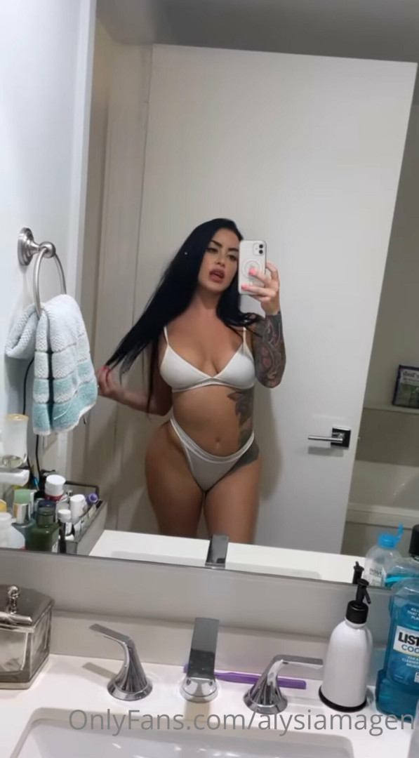 Photo by alysiamagen published on November 19,2023 21:49:53 - BestThots