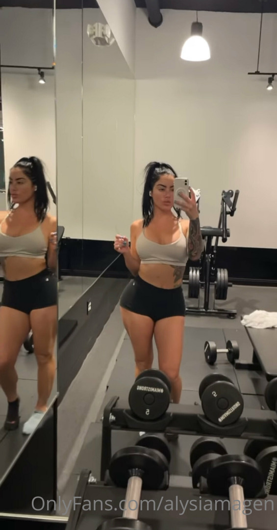 Photo by alysiamagen published on November 19,2023 21:49:55 - BestThots