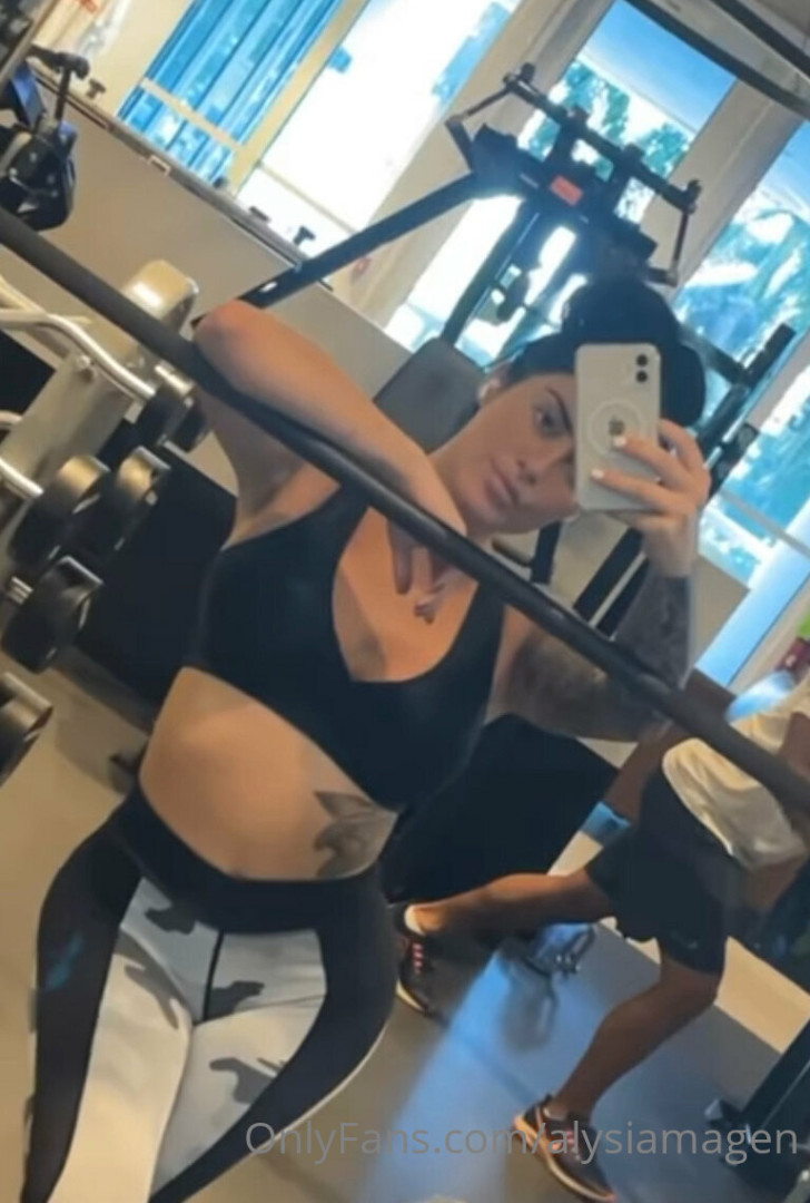 Photo by alysiamagen published on November 19,2023 21:49:56 - BestThots