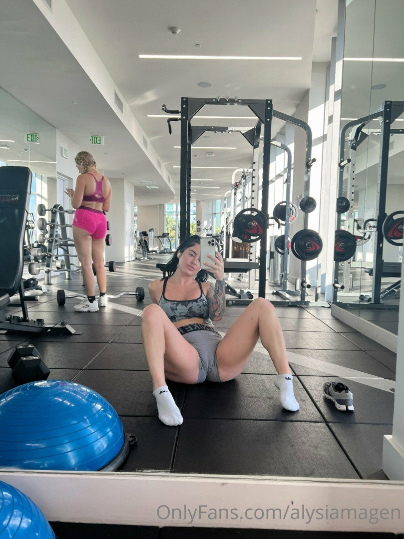 Photo by alysiamagen published on November 19,2023 21:49:59 - BestThots