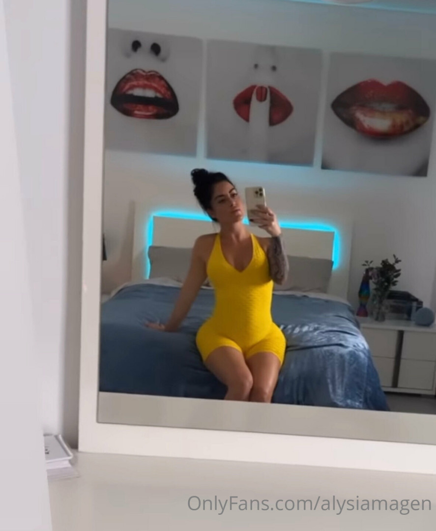 Photo by alysiamagen published on November 19,2023 21:50:01 - BestThots