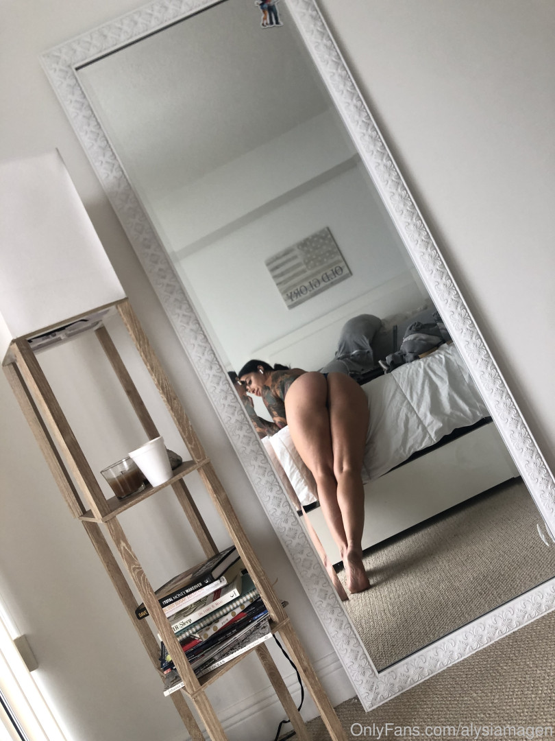 Photo by alysiamagen published on November 19,2023 21:50:19 - BestThots