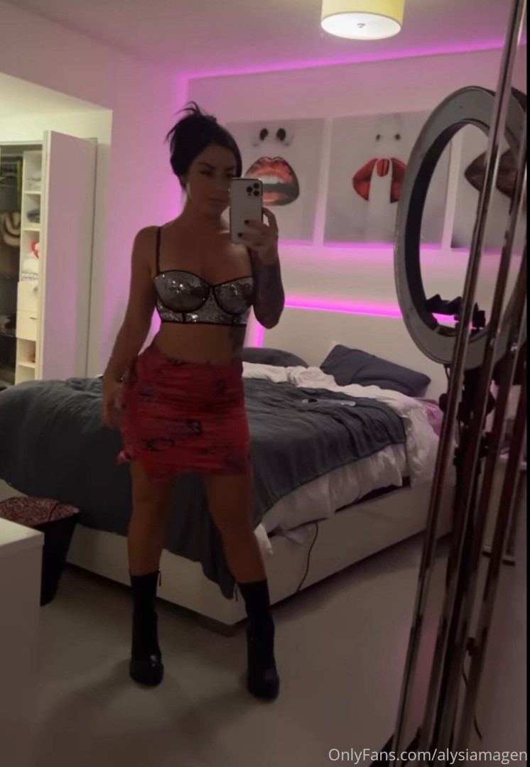 Photo by alysiamagen published on November 19,2023 21:50:21 - BestThots