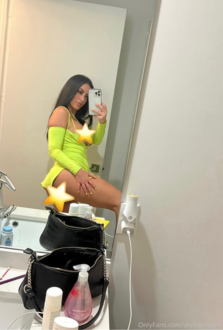 Photo by alysiamagen published on November 19,2023 21:50:31 - BestThots