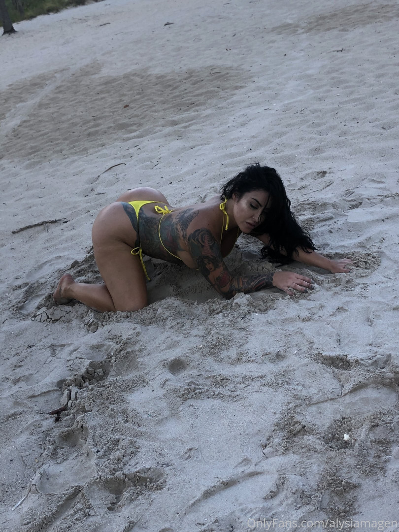 Photo by alysiamagen published on November 19,2023 21:50:45 - BestThots