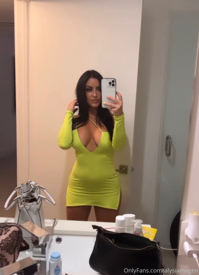 Photo by alysiamagen published on November 19,2023 21:50:49 - BestThots