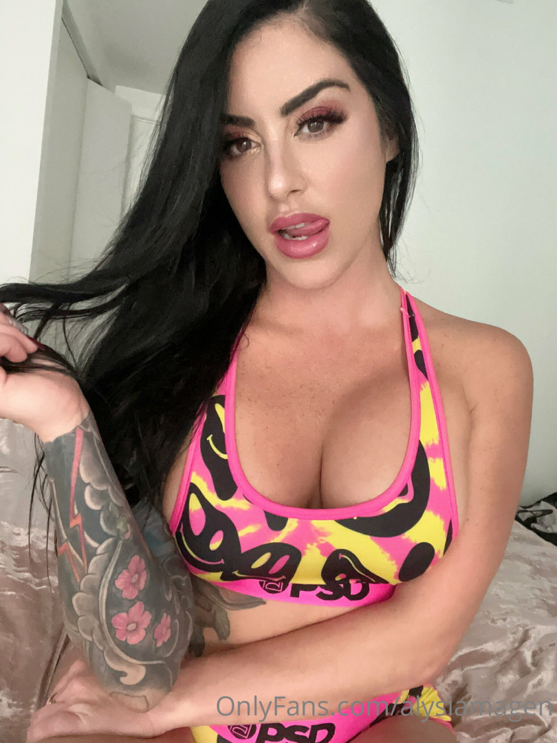 Photo by alysiamagen published on November 19,2023 21:51:01 - BestThots