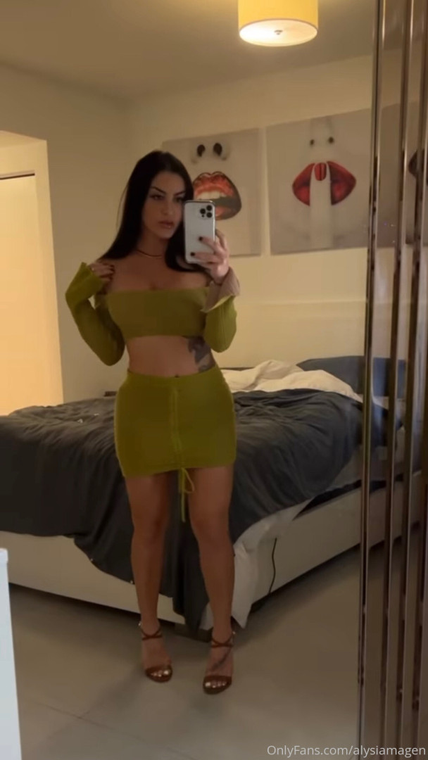 Photo by alysiamagen published on November 19,2023 21:51:16 - BestThots