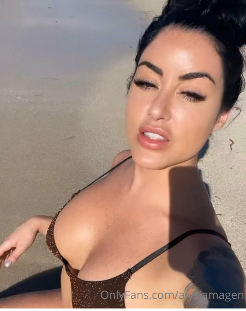 Photo by alysiamagen published on November 19,2023 21:51:17 - BestThots