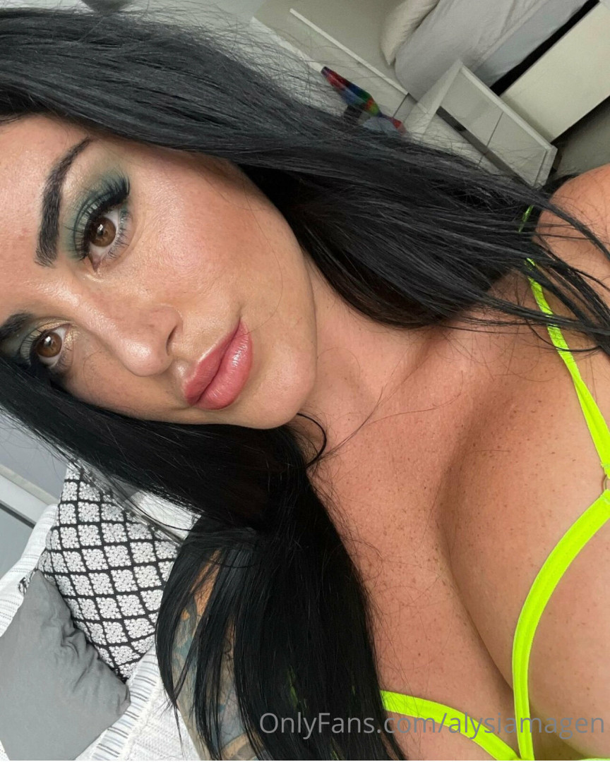 Photo by alysiamagen published on November 19,2023 21:51:21 - BestThots