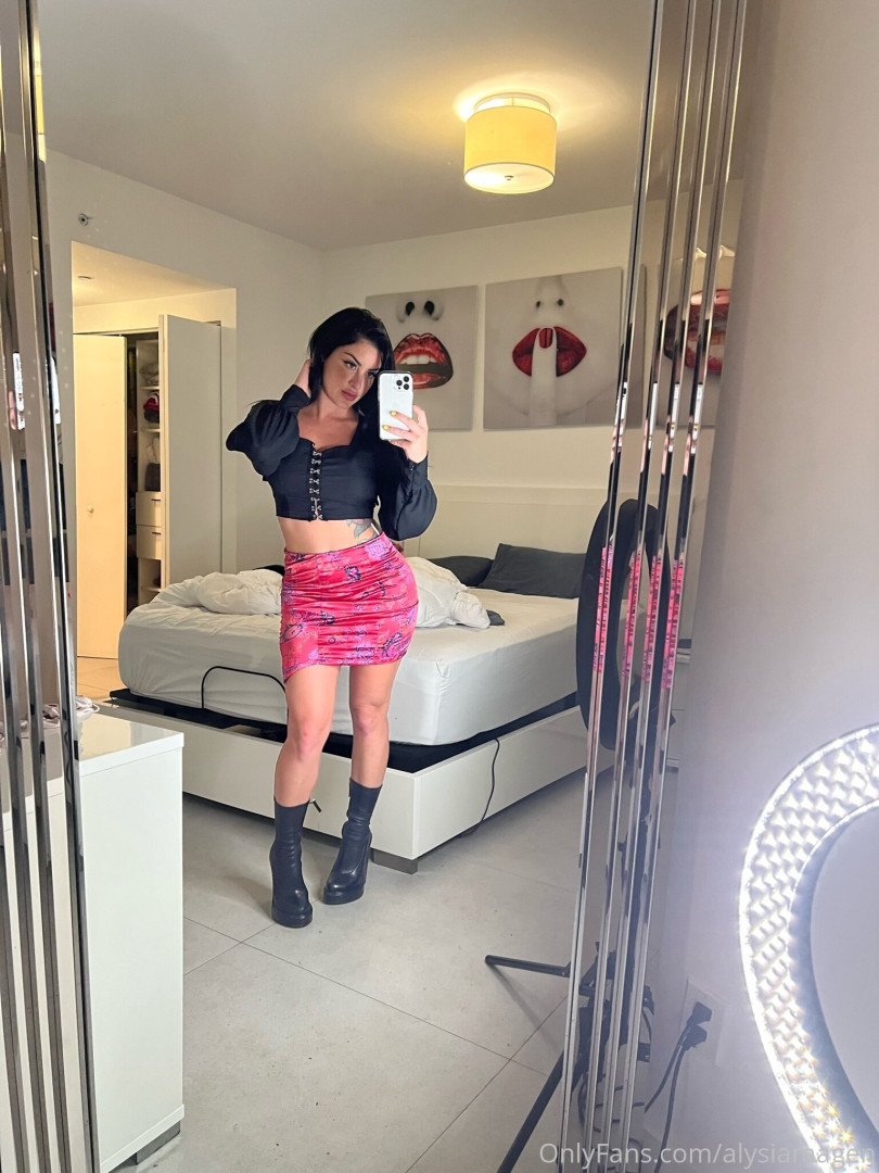 Photo by alysiamagen published on November 19,2023 21:51:28 - BestThots