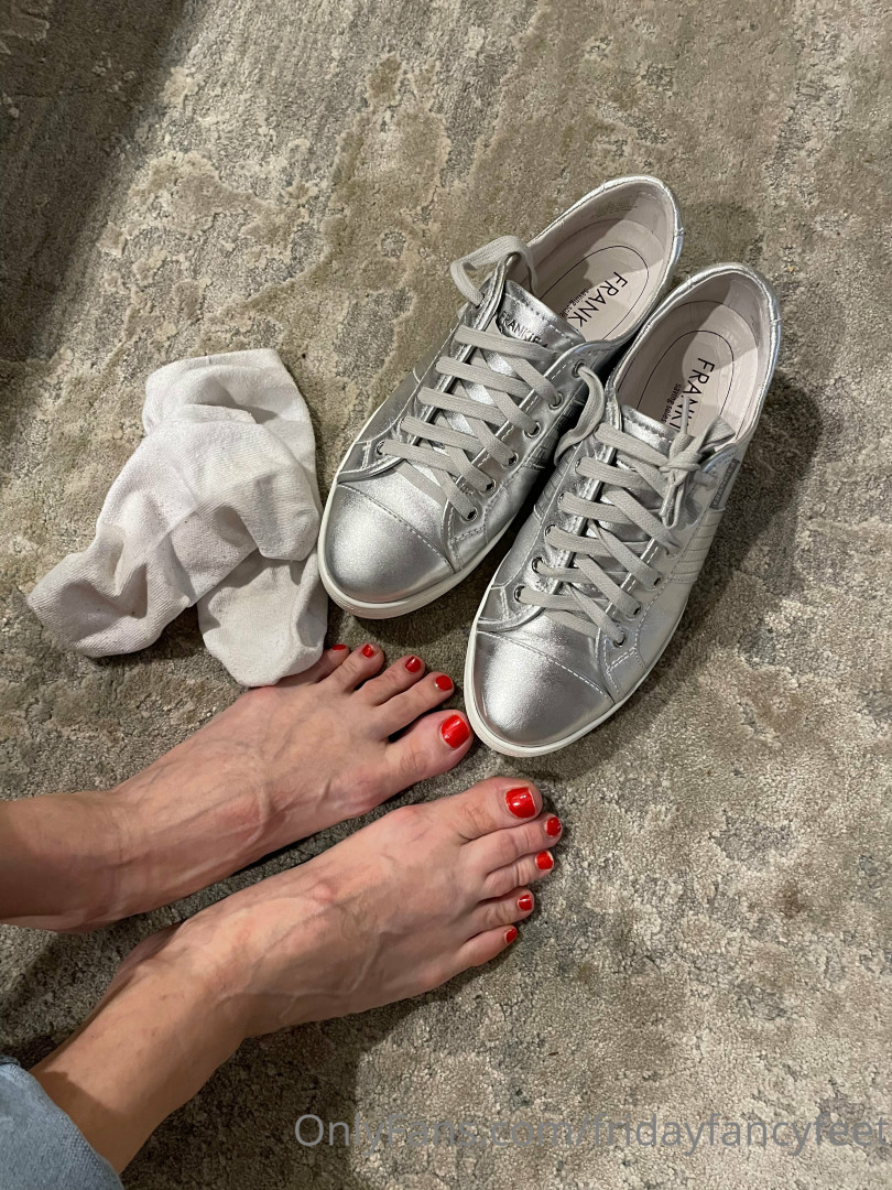 Photo by fridayfancyfeet published on October 11,2023 10:32:53 - BestThots