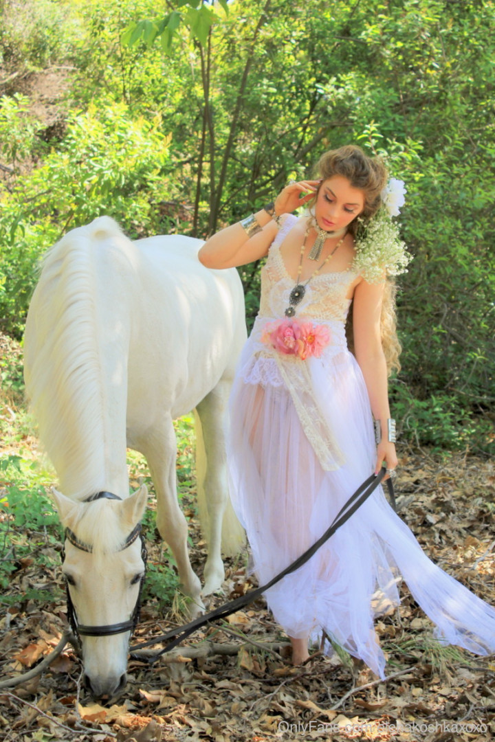 Photo by elenakoshkaxoxo published on January 14,2024 21:56:11 - BestThots