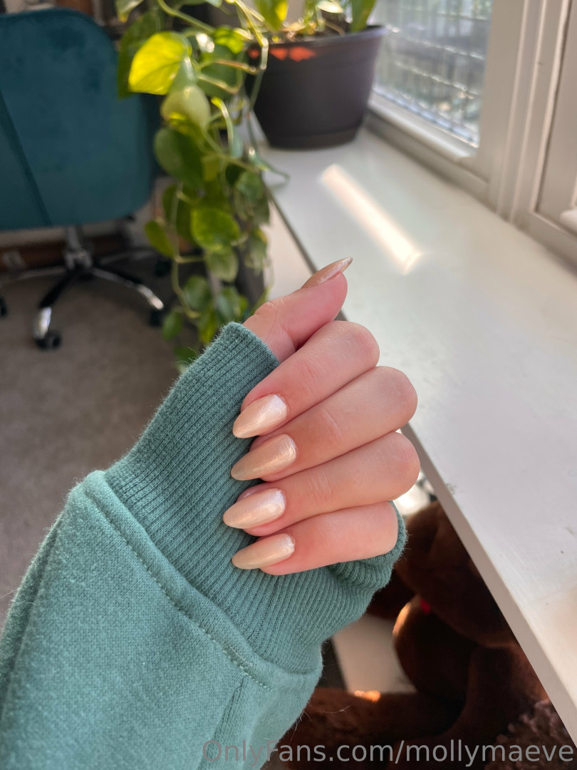 Photo by mollymaeve published on July 7,2023 04:56:26 - BestThots