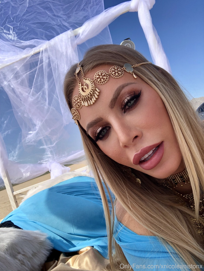 Photo by xnicoleanistonx published on August 10,2023 07:43:30 - BestThots