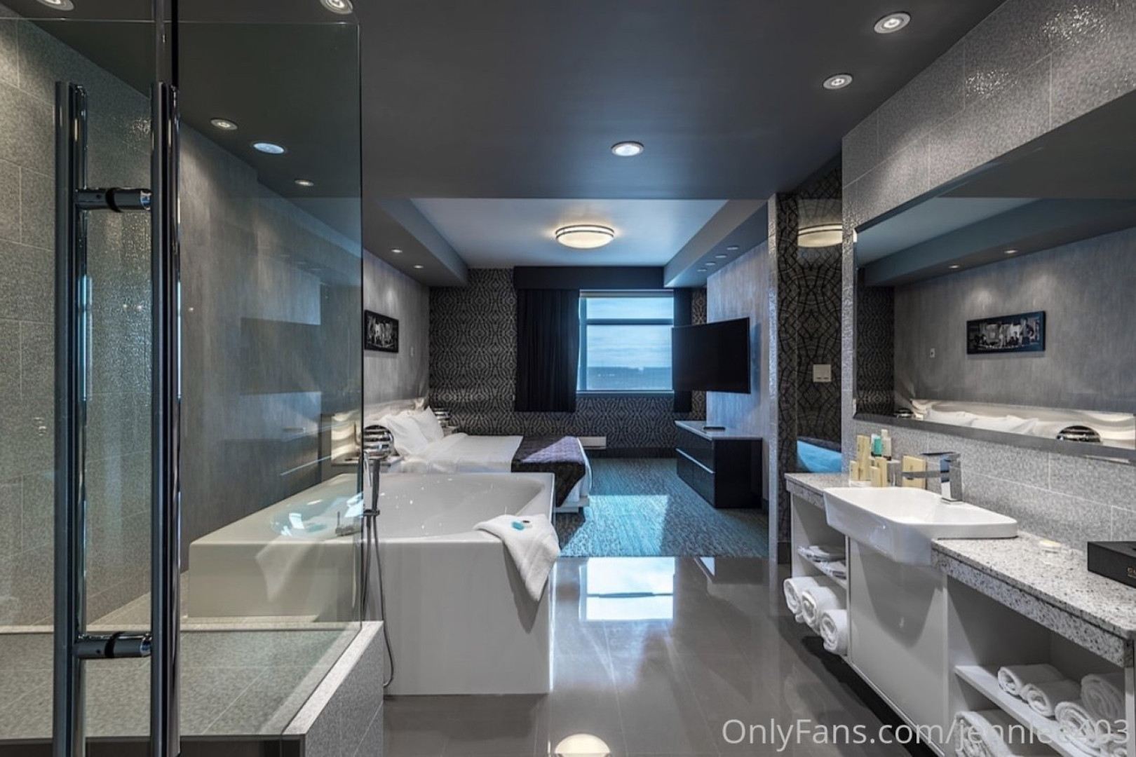 Photo by misslee403 published on June 15,2023 18:43:10 - BestThots