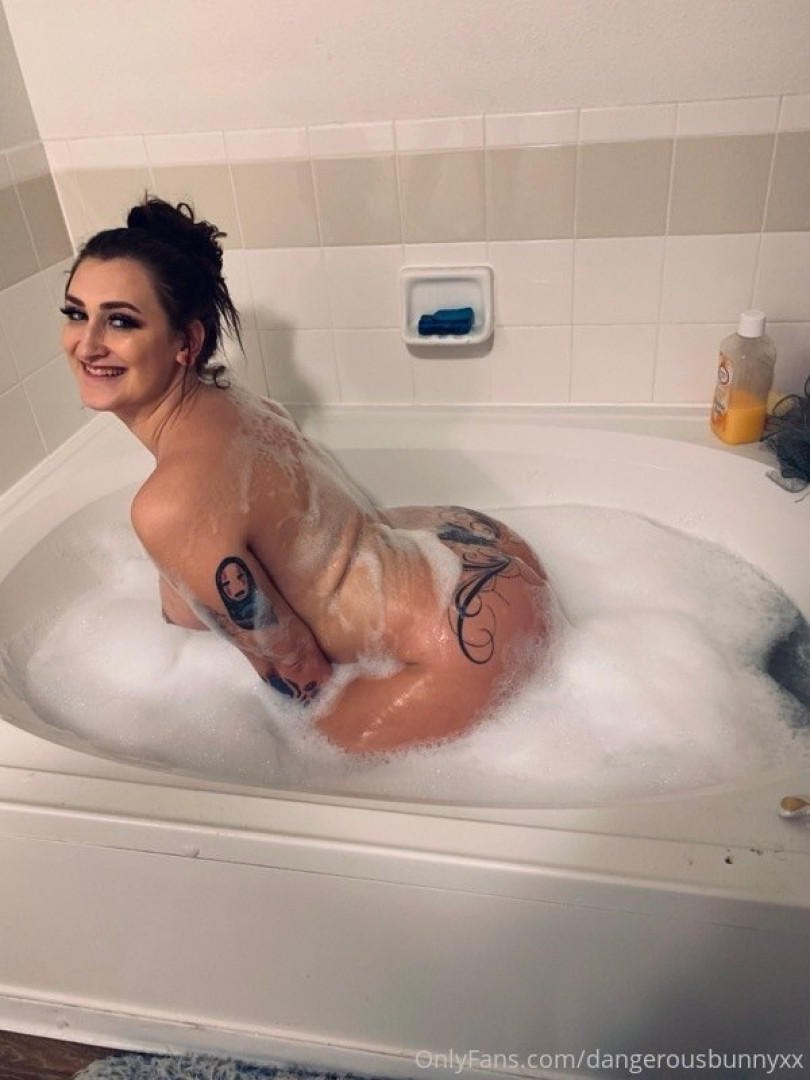 Photo by dangerousbunnyxx published on October 12,2023 08:03:29 - BestThots