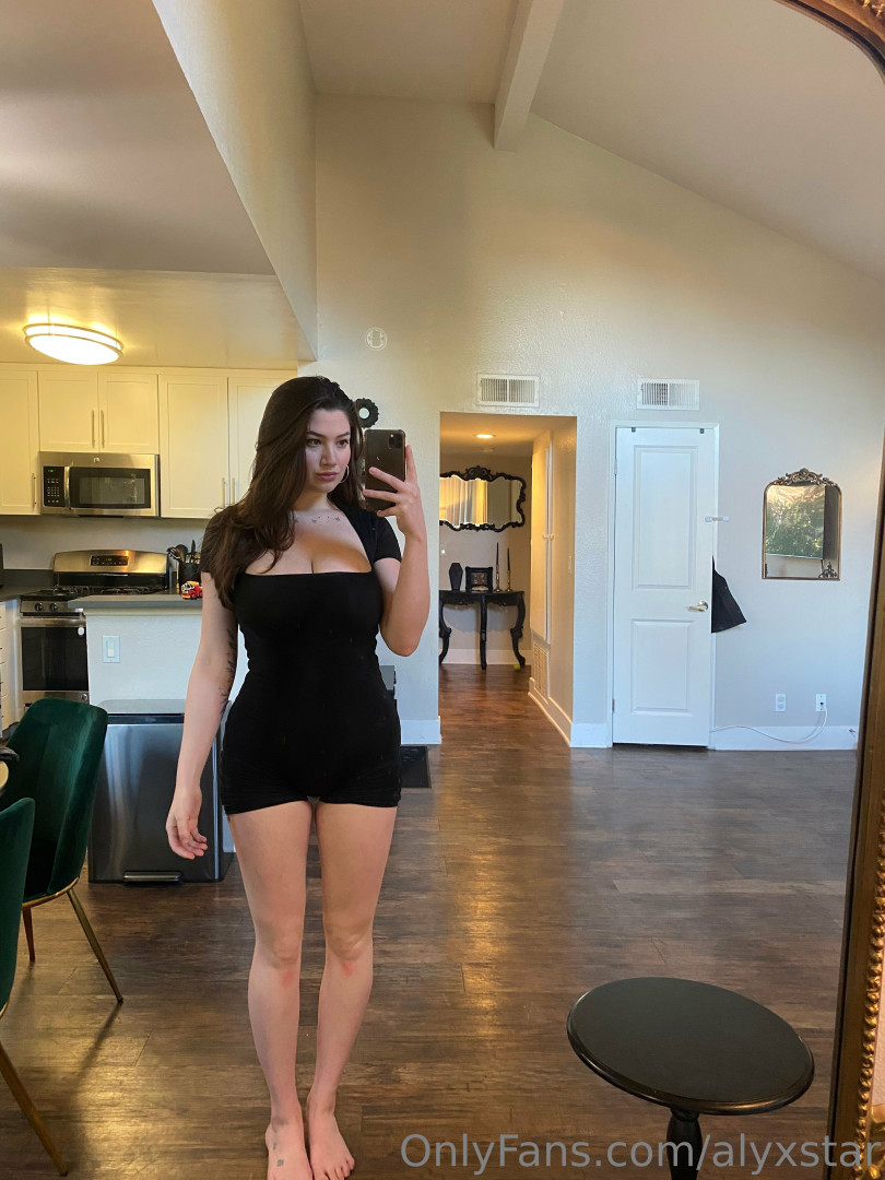 Photo by alyxstar published on August 8,2023 23:19:34 - BestThots