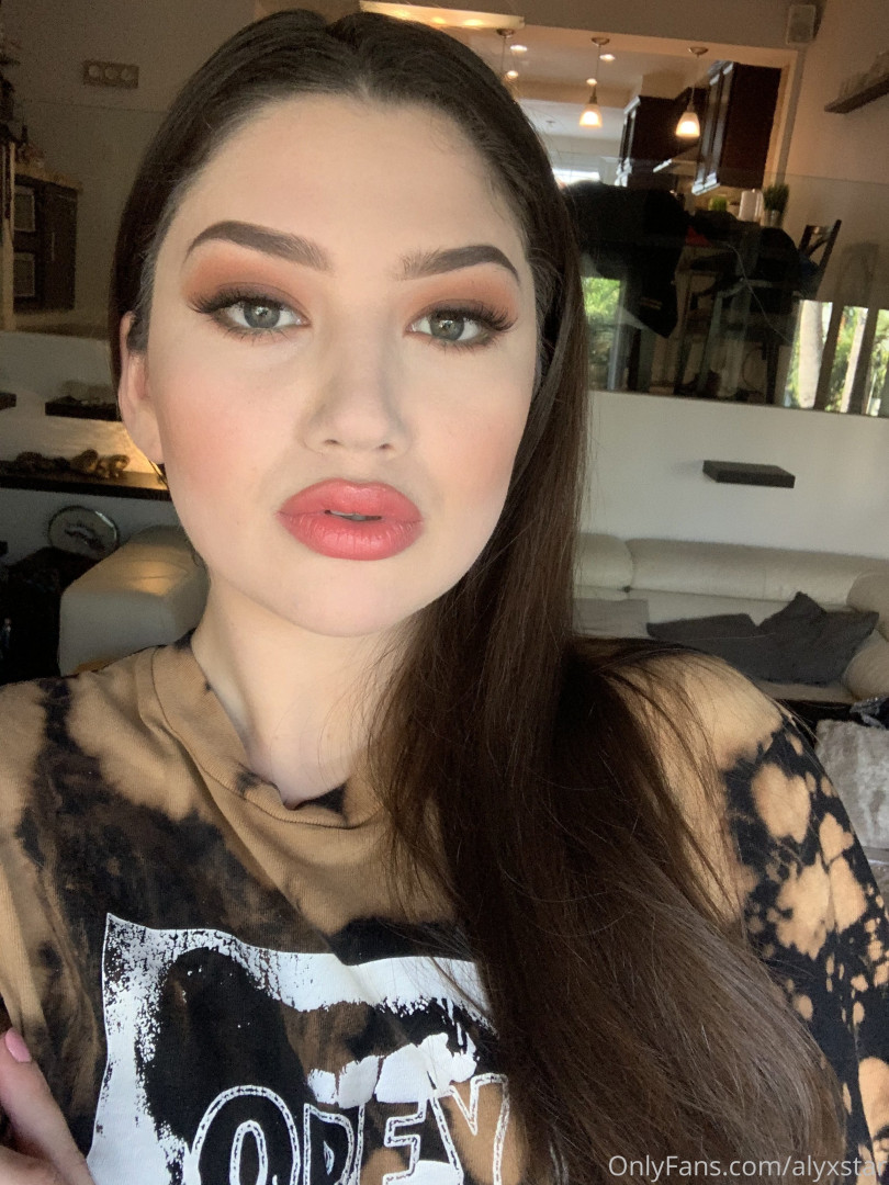 Photo by alyxstar published on August 8,2023 23:21:26 - BestThots