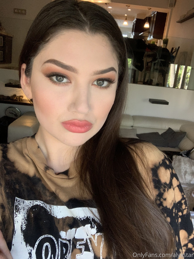 Photo by alyxstar published on August 8,2023 23:21:30 - BestThots