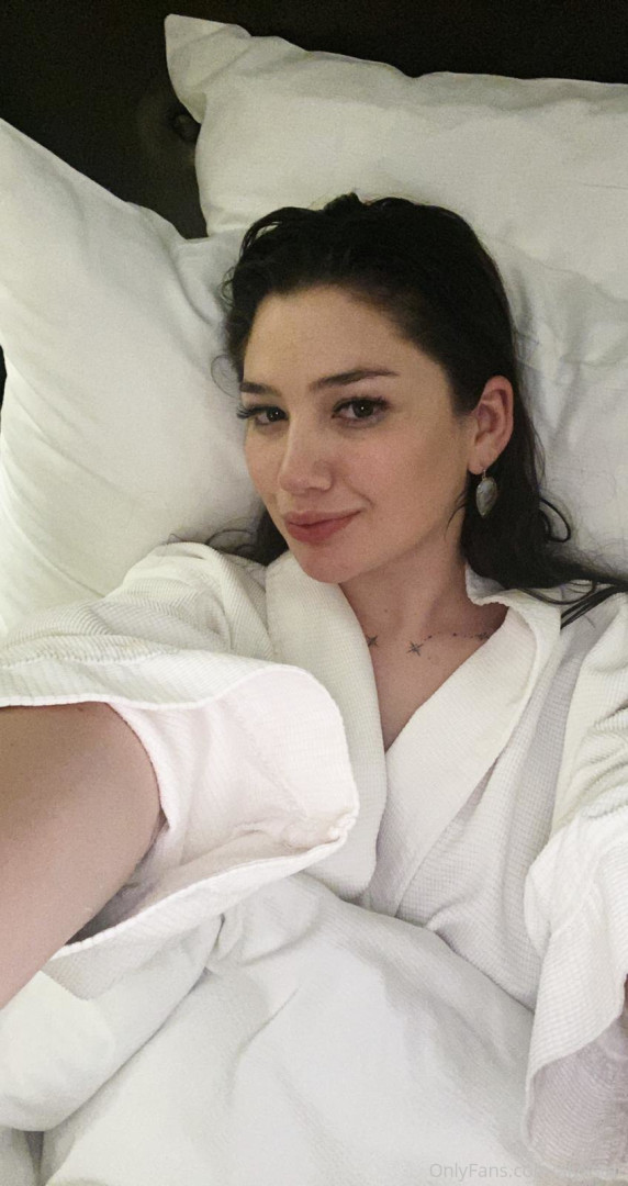 Photo by alyxstar published on August 8,2023 23:29:56 - BestThots