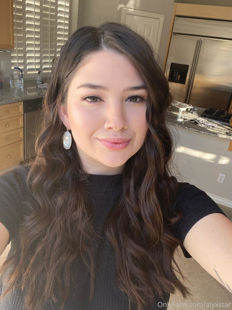 Photo by alyxstar published on August 8,2023 23:30:00 - BestThots