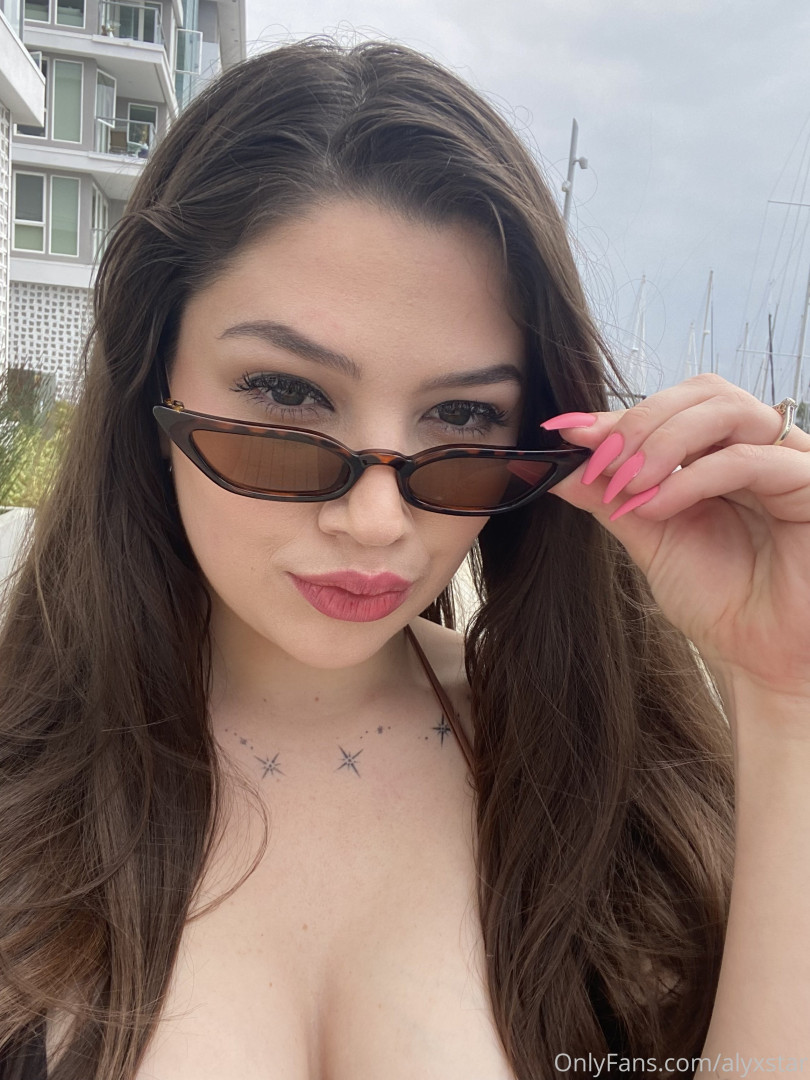 Photo by alyxstar published on August 8,2023 23:32:00 - BestThots