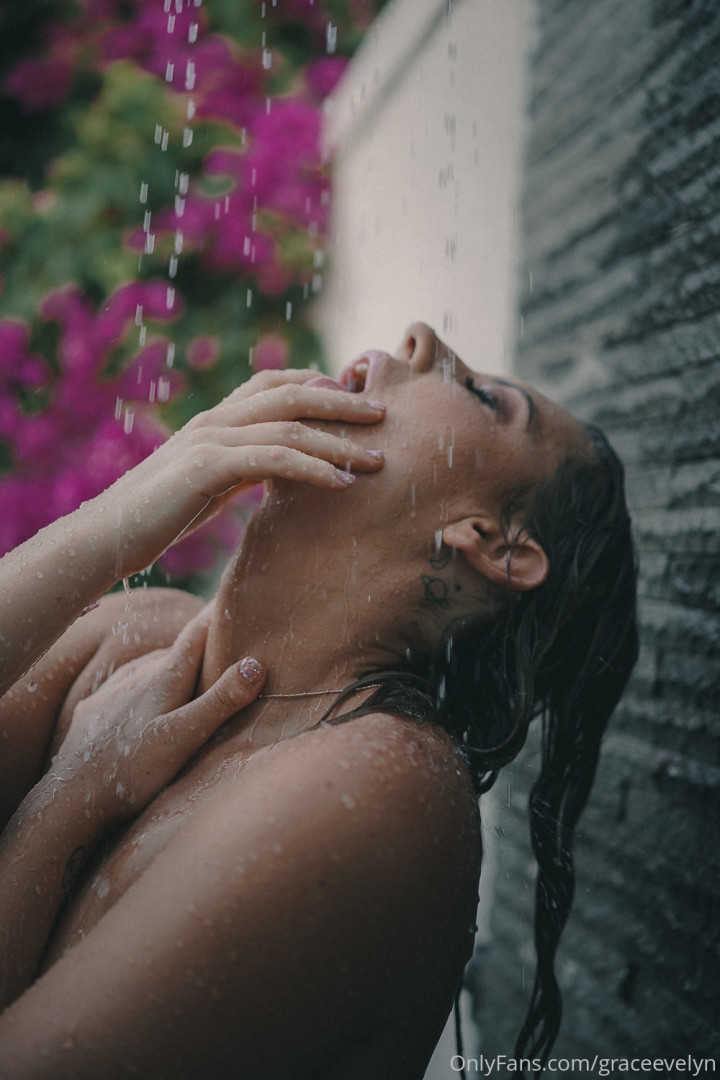 Photo by sophiagrace_ published on May 17,2023 18:52:59 - BestThots