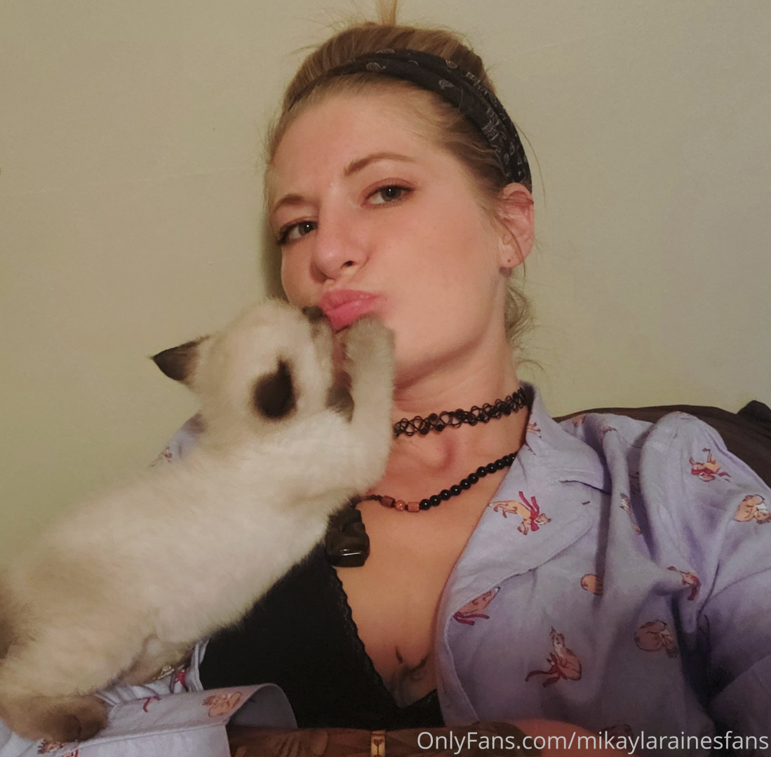 Photo by mikaylarainesfans published on June 24,2023 11:30:17 - BestThots