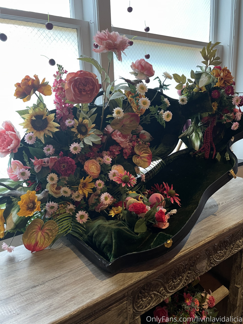 Photo by aliciashottakes published on May 31,2023 16:14:17 - BestThots