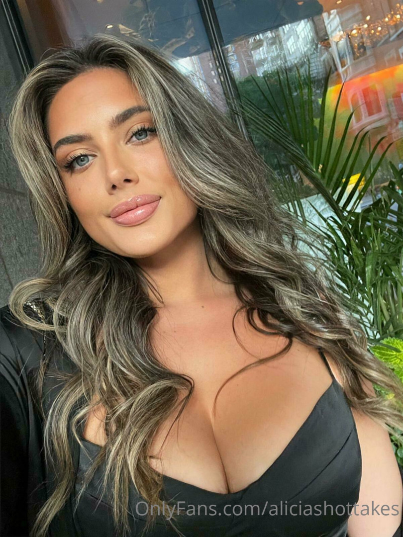 Photo by aliciashottakes published on May 31,2023 16:14:25 - BestThots