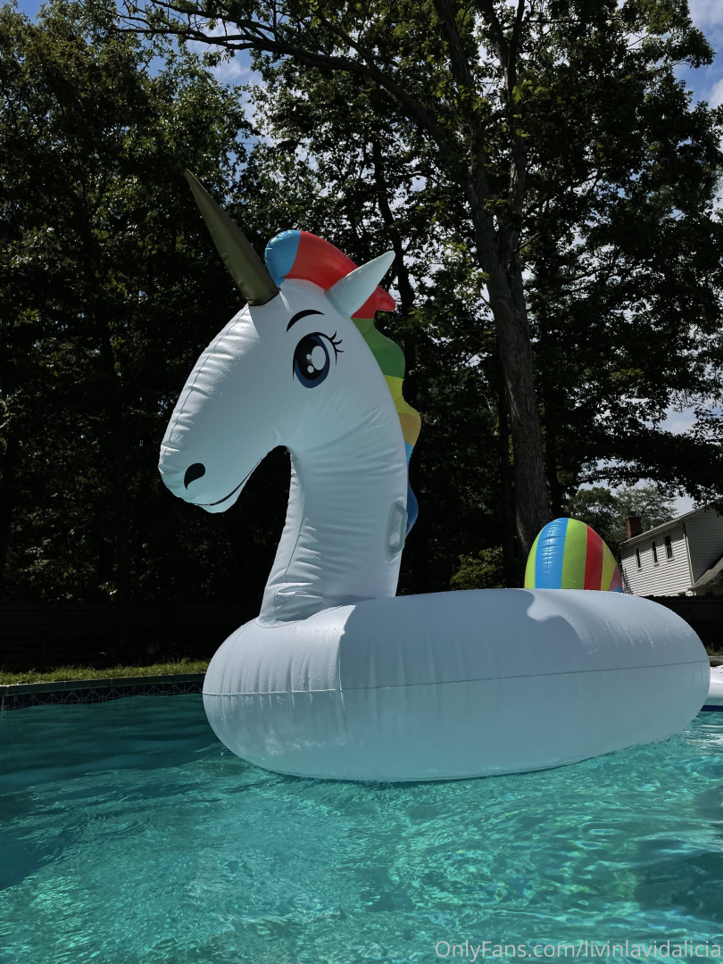 Photo by aliciashottakes published on May 31,2023 16:14:39 - BestThots