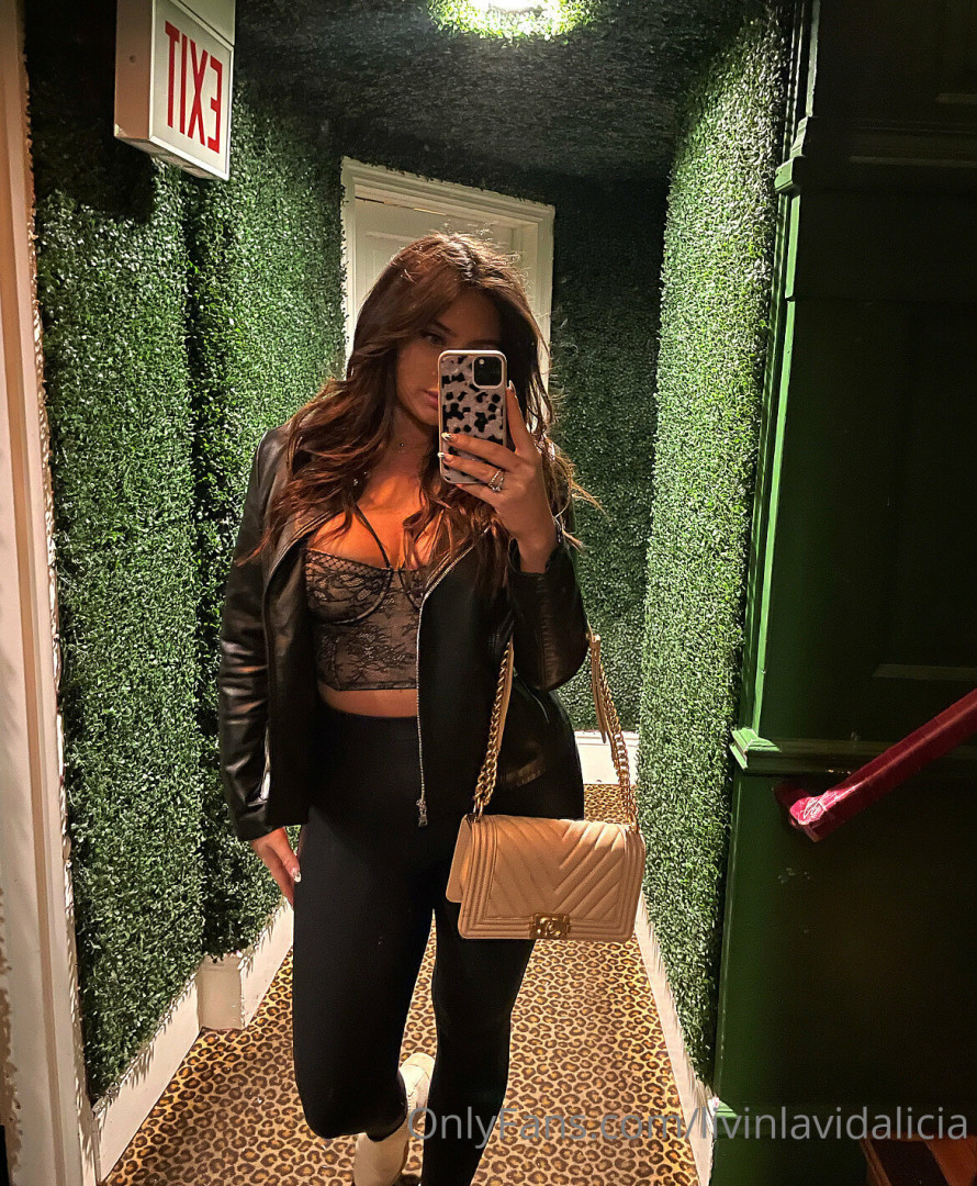 Photo by aliciashottakes published on May 31,2023 16:16:02 - BestThots